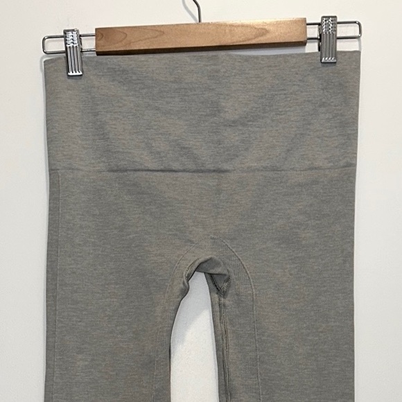 BLANQI SPORT SUPPORT Hipster Contour Legging - Picture 9 of 11